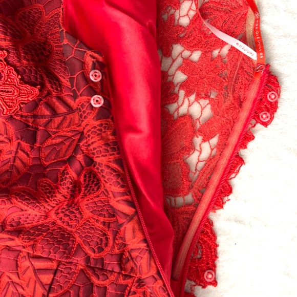 ML Monique Lhuiller Red Brocade Lorax and Lace Dress Sz 4 - Picture 7 of 11